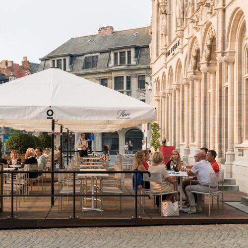 La terraza de bambu MOSO está instalada en el Hotel Restaurante The Fourth - Tafelrond