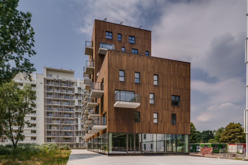 Le bardage MOSO Bamboo X-treme est installé dans un Immeuble d'appartements à De Drie Hofsteden